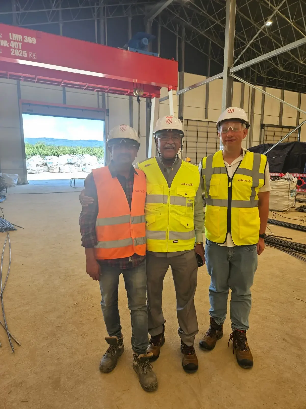ASMACS Chairman Dr. Dev L. Mohanty with an ASMACS-deployed Indian worker at the Webuild Romania project